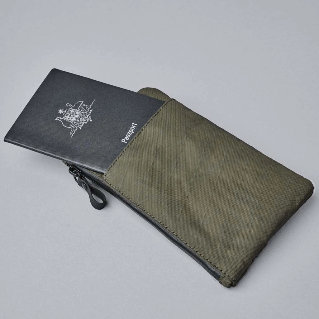 Zip Clutch