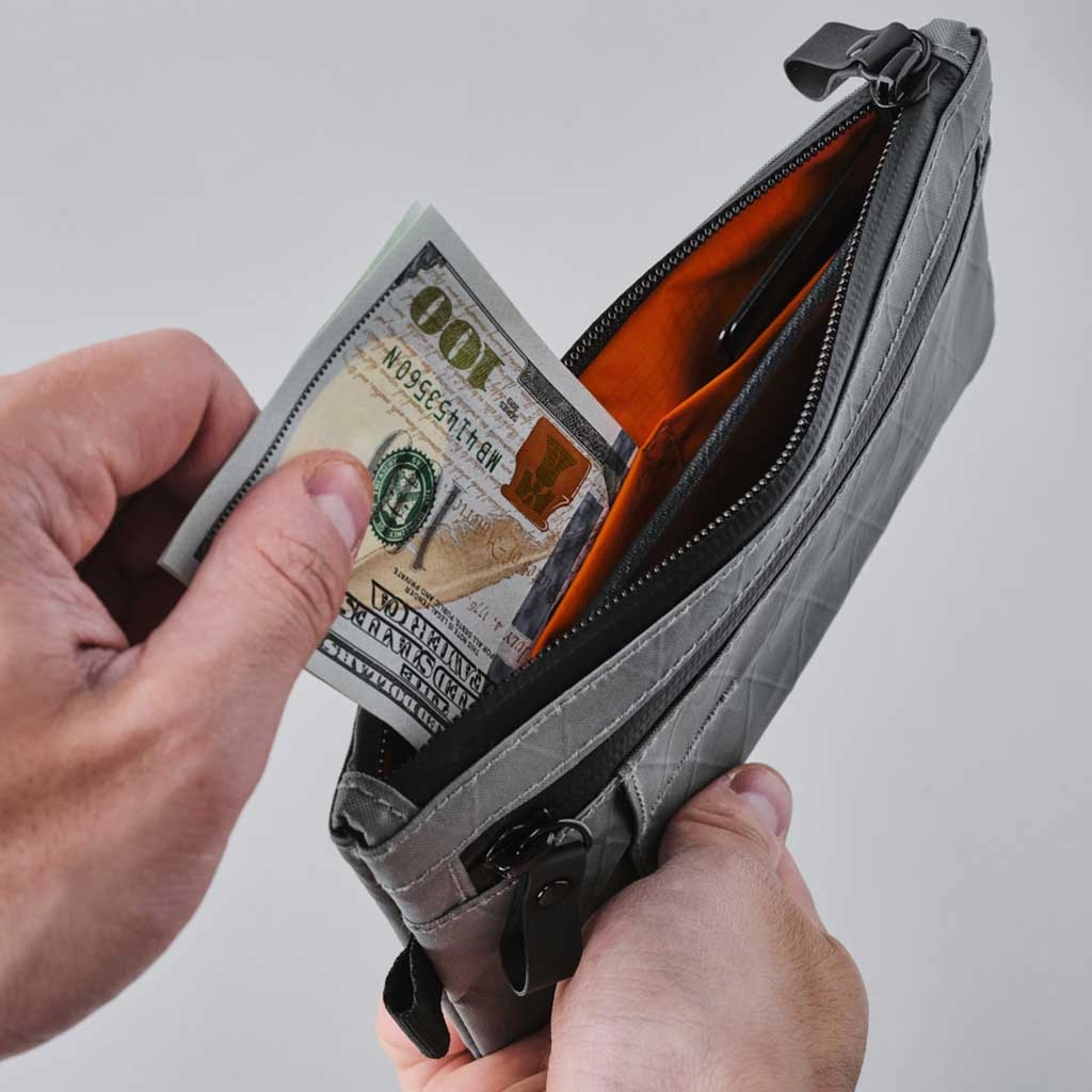 Zip Clutch
