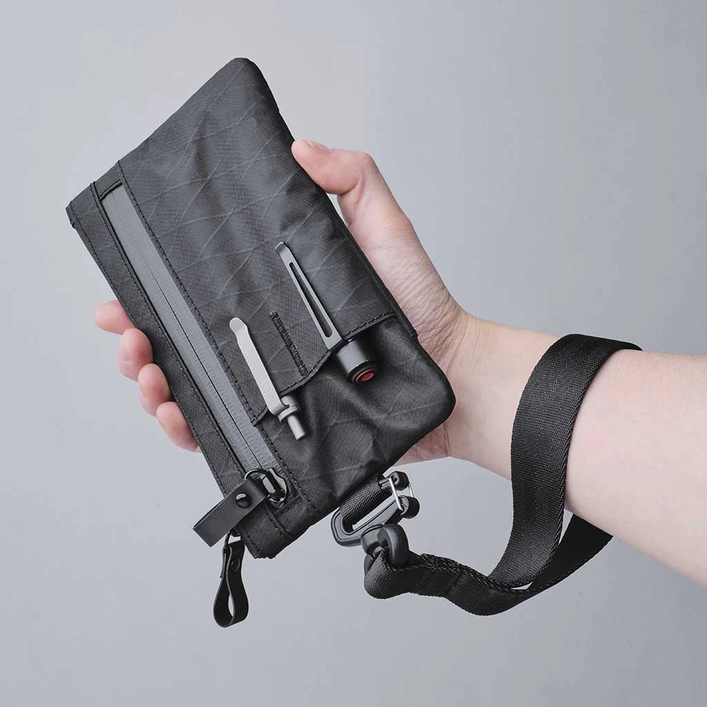 Zip Clutch